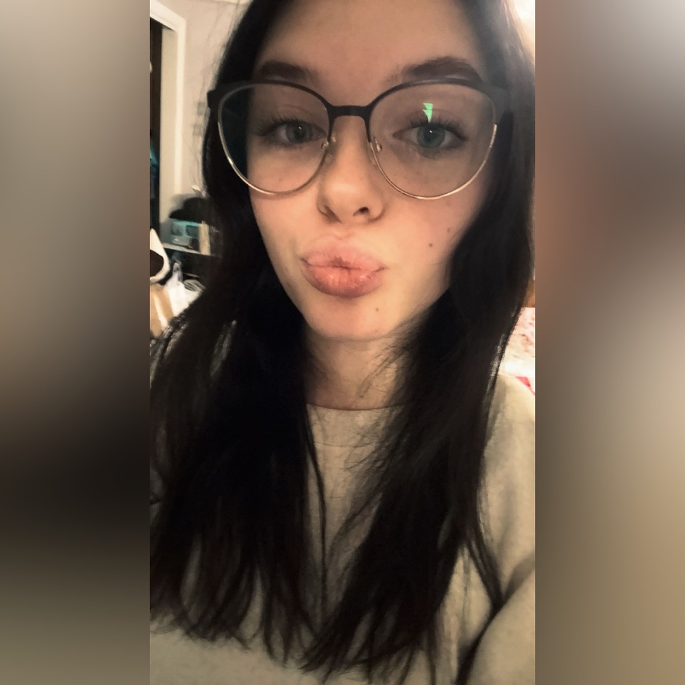 Meet your Posher, Caitlyn
